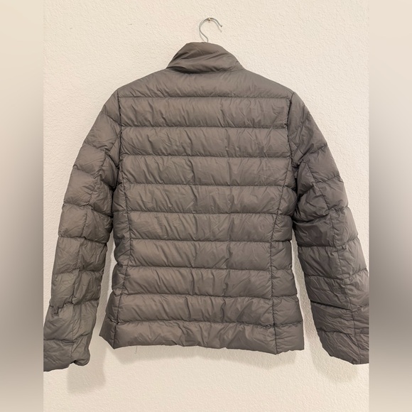 Quince Women's Lightweight Down Packable Jacket Grey Size Medium - Picture 3 of 7